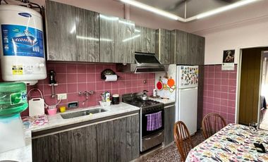 VENTA - CASA 4 AMBIENTES CON COCHERA Y GALPON - VILLA MADERO