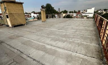 VENTA - CASA 4 AMBIENTES CON COCHERA Y GALPON - VILLA MADERO