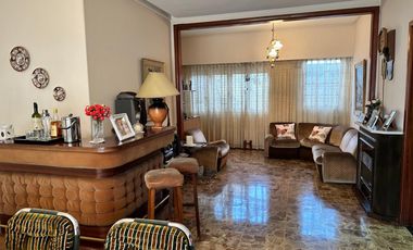 VENTA - CASA 4 AMBIENTES CON COCHERA Y GALPON - VILLA MADERO