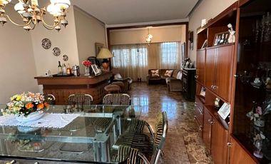 VENTA - CASA 4 AMBIENTES CON COCHERA Y GALPON - VILLA MADERO