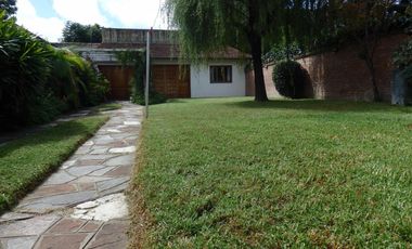 EXCELENTE CHALET 6 AMBIENTES