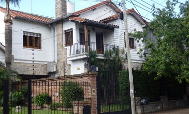 EXCELENTE CHALET 6 AMBIENTES