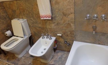 EXCELENTE CHALET 6 AMBIENTES