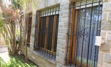 EXCELENTE CHALET 6 AMBIENTES