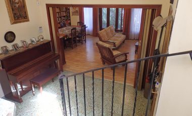 EXCELENTE CHALET 6 AMBIENTES