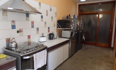 EXCELENTE CHALET 6 AMBIENTES