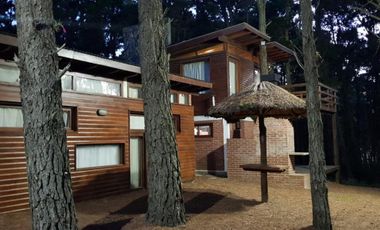 *temporada 2025* CABAÑA 4AMB. EN ALQUILER MAR AZUL. PARA 7/8 PERSONAS. COCHERA, PARRILLA, PARQUE.