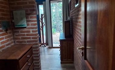 *temporada 2025* CABAÑA 4AMB. EN ALQUILER MAR AZUL. PARA 7/8 PERSONAS. COCHERA, PARRILLA, PARQUE.