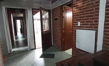 *temporada 2025* CABAÑA 4AMB. EN ALQUILER MAR AZUL. PARA 7/8 PERSONAS. COCHERA, PARRILLA, PARQUE.
