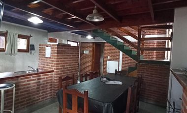 *temporada 2025* CABAÑA 4AMB. EN ALQUILER MAR AZUL. PARA 7/8 PERSONAS. COCHERA, PARRILLA, PARQUE.