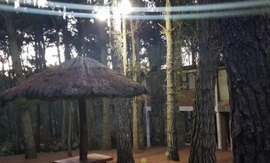 *temporada 2025* CABAÑA 4AMB. EN ALQUILER MAR AZUL. PARA 7/8 PERSONAS. COCHERA, PARRILLA, PARQUE.