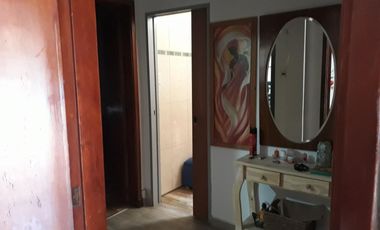 Excelente CASA 5 amb. A la venta en LANUS O. A 400 MTS. de Av. H. Yrigoyen. ACEPTA PROPIEDAD O VEHICULOS EN PARTE DE PAGO