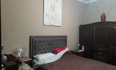 Excelente CASA 5 amb. A la venta en LANUS O. A 400 MTS. de Av. H. Yrigoyen. ACEPTA PROPIEDAD O VEHICULOS EN PARTE DE PAGO