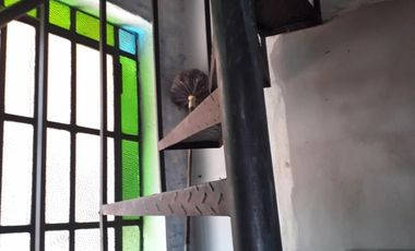 Excelente CASA 5 amb. A la venta en LANUS O. A 400 MTS. de Av. H. Yrigoyen. ACEPTA PROPIEDAD O VEHICULOS EN PARTE DE PAGO