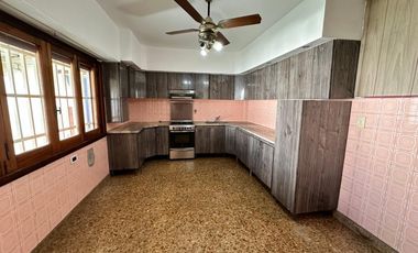 VENTA - CASA CON GALPON o LOCAL COMERCIAL - VILLA MADERO