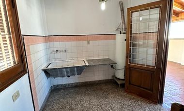 VENTA - CASA CON GALPON o LOCAL COMERCIAL - VILLA MADERO