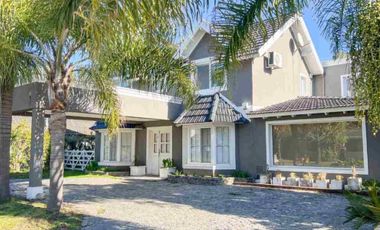 Venta de casa en Echeverria del lago- Canning