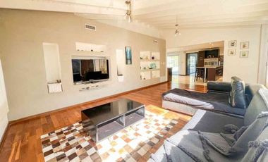 Venta de casa en Echeverria del lago- Canning