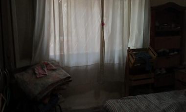 Casa y 2 locales en venta, ideal constructor.