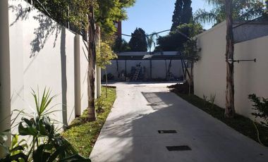 Cochera semicubierta en Temperley.