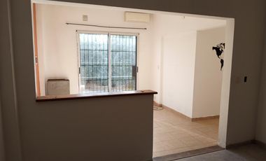 Excelente Casa 3 Ambientes EN ALQUILER, Villanueva 2800, Castelar