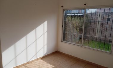 Excelente Casa 3 Ambientes EN ALQUILER, Villanueva 2800, Castelar