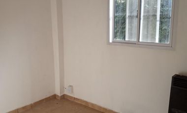 Excelente Casa 3 Ambientes EN ALQUILER, Villanueva 2800, Castelar