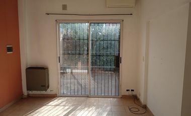 Excelente Casa 3 Ambientes EN ALQUILER, Villanueva 2800, Castelar