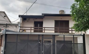 PRECIOSO PH EN VENTA SOBRE AV. LOPEZ Y PLANES - EXCELENTE UBICACIÓN. IMPERDIBLE