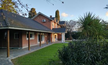 MAJESTUOSA CASA EN VENTA en VILLA ELISA- PROVINCIA DE BUENOS AIRES
