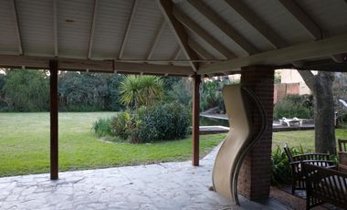 MAJESTUOSA CASA EN VENTA en VILLA ELISA- PROVINCIA DE BUENOS AIRES
