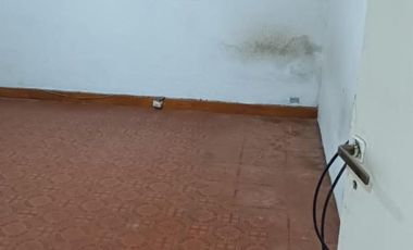 Casa en Ante esquina de 3 Ambientes y Cochera