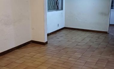 Casa en Ante esquina de 3 Ambientes y Cochera