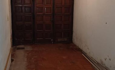 Casa en Ante esquina de 3 Ambientes y Cochera