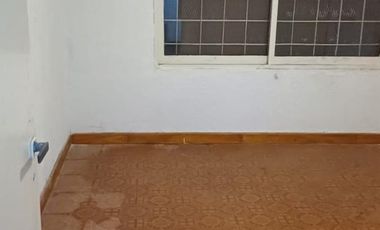 Casa en Ante esquina de 3 Ambientes y Cochera
