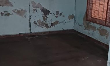 Casa en Ante esquina de 3 Ambientes y Cochera