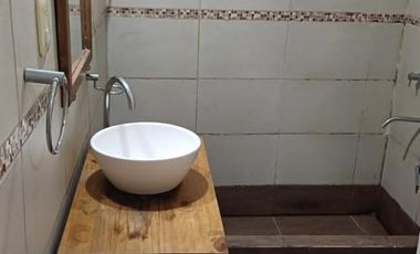 Casa en Ante esquina de 3 Ambientes y Cochera