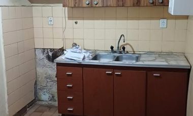 Casa en Ante esquina de 3 Ambientes y Cochera