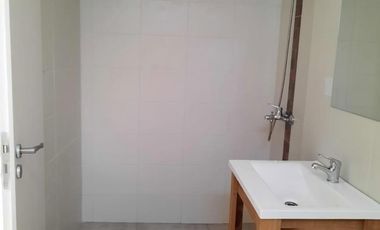 EXCELENTE CASA, RECICLADA A NUEVA,4 AMB. A ESTRENAR