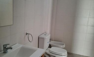 EXCELENTE CASA, RECICLADA A NUEVA,4 AMB. A ESTRENAR