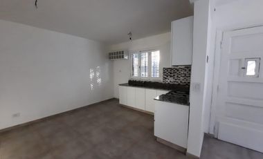 EXCELENTE CASA, RECICLADA A NUEVA,4 AMB. A ESTRENAR