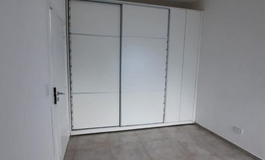 EXCELENTE CASA, RECICLADA A NUEVA,4 AMB. A ESTRENAR