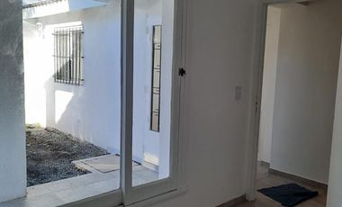 EXCELENTE CASA, RECICLADA A NUEVA,4 AMB. A ESTRENAR