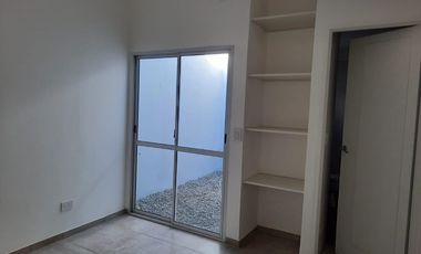 EXCELENTE CASA, RECICLADA A NUEVA,4 AMB. A ESTRENAR