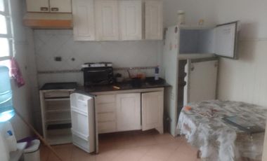 UN DEPARTAMENTO PLANTA ALTA  ( A DOS CUADRAS DE LA AV. SARRATEA ,VENDO URGENTE )