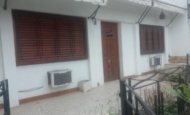 UN DEPARTAMENTO PLANTA ALTA  ( A DOS CUADRAS DE LA AV. SARRATEA ,VENDO URGENTE )