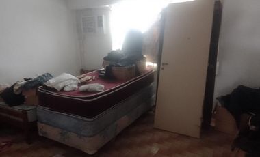 UN DEPARTAMENTO PLANTA ALTA  ( A DOS CUADRAS DE LA AV. SARRATEA ,VENDO URGENTE )