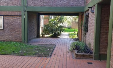 Departamento de 3 ambientes en Moron Sur, dentro de barrio cerrado con parque, con 2 amplios dormitorios con vista al parque y amplio living , cocina,