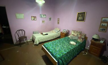 CASA 3 AMBIENTES CON COCHERA Y PATIO EN ALQUILER EN MORÓN CENTRO