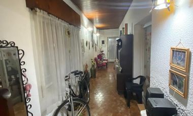 CASA 3 AMBIENTES CON COCHERA Y PATIO EN ALQUILER EN MORÓN CENTRO